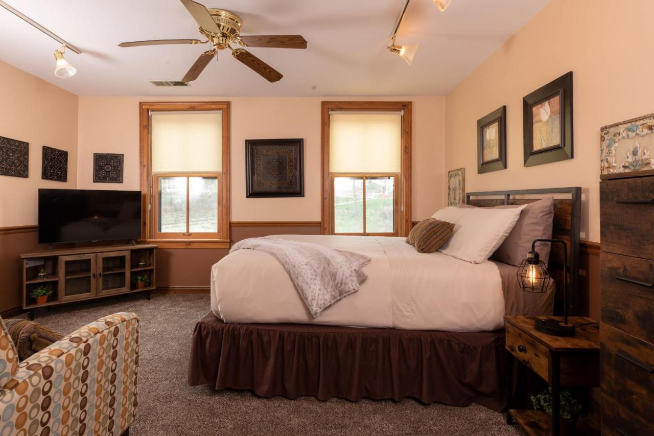 Riverboat Suites Galena Bagian luar foto