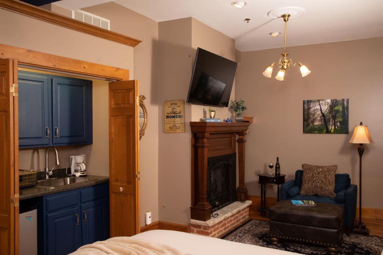 Riverboat Suites Galena Bagian luar foto