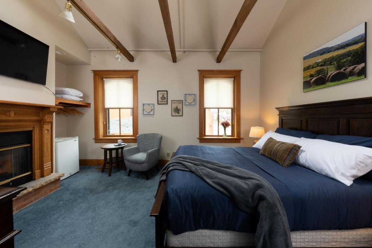 Riverboat Suites Galena Bagian luar foto