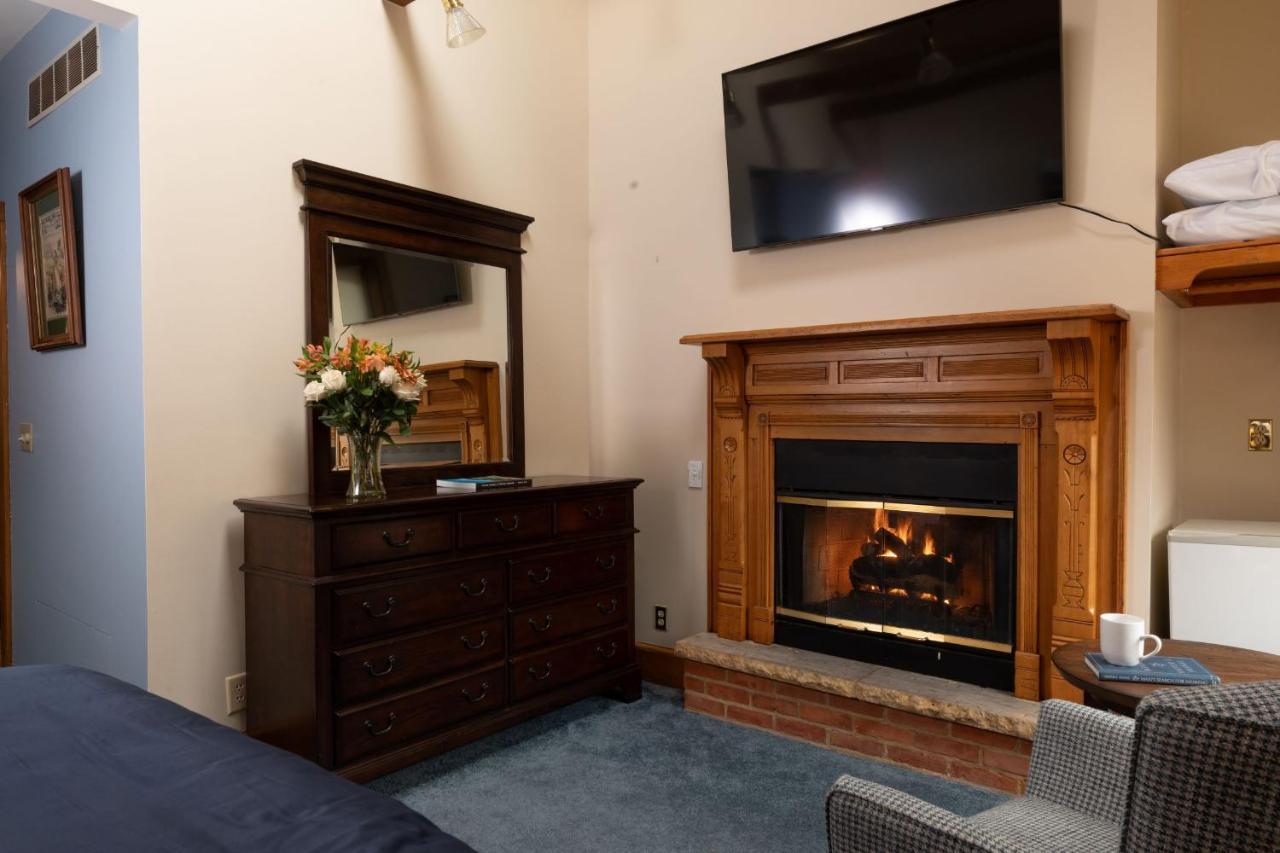 Riverboat Suites Galena Bagian luar foto